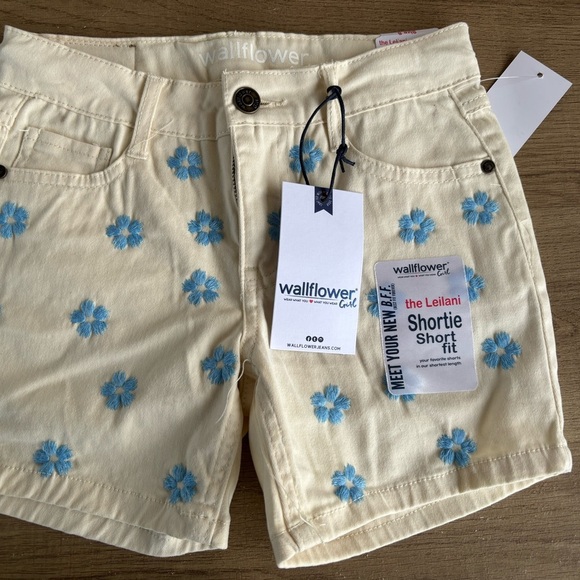 Wallflower Cream and Blue Skorts Floral Summer Style - Picture 2 of 8